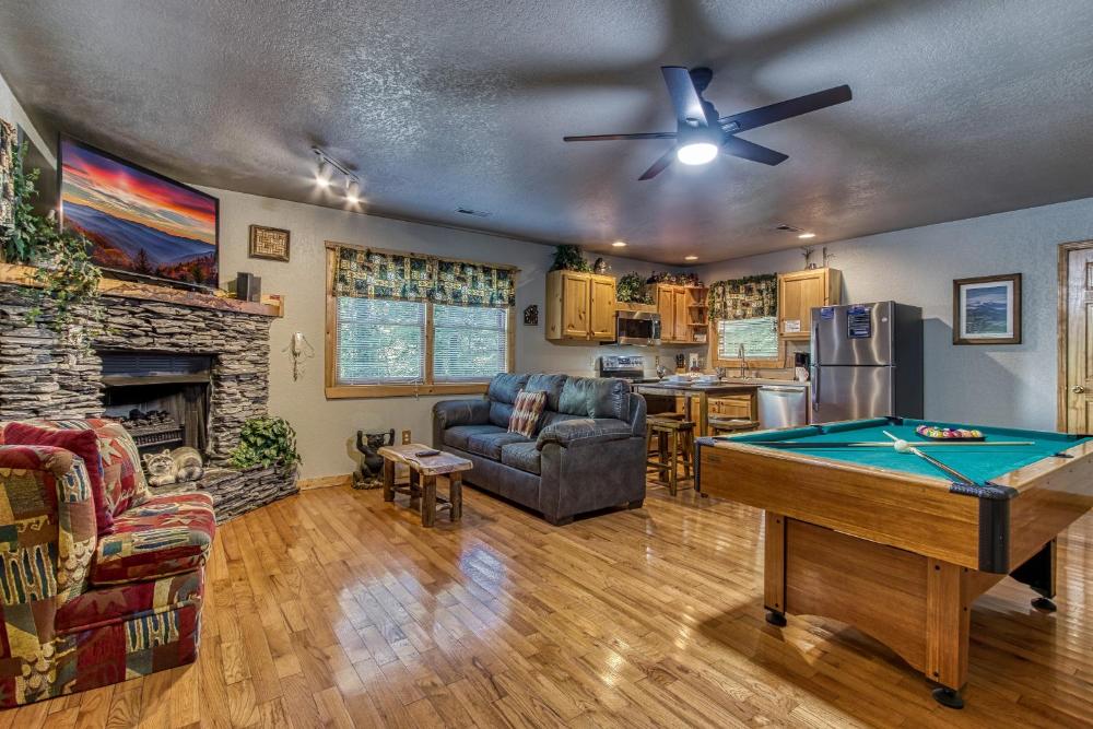 Star Gazer, Hot Tub, Pool Table, 560 FREE tickets each paid day